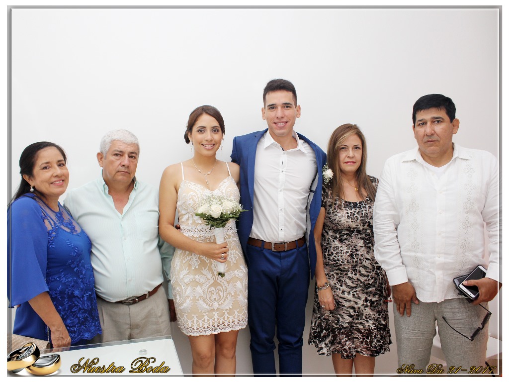 Los novios acompañados de José Arnold Solórzano, María Leónides Trujillo, Olga Lucía Fajardo y Hernán García.